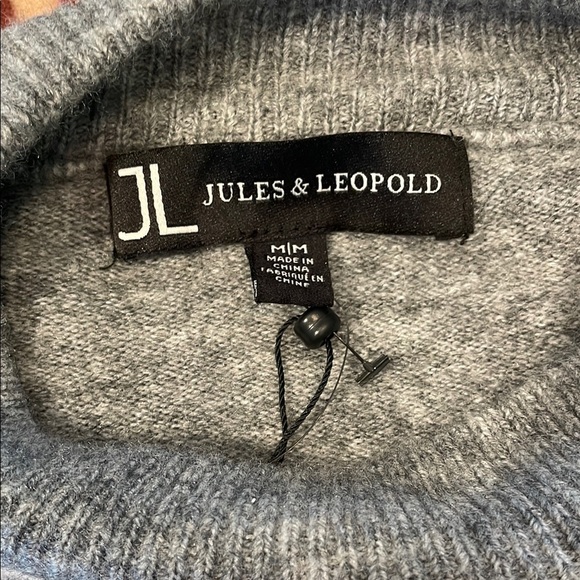 Gray and White Crewneck Sweater with Nordic Patterns - Picture 4 of 5